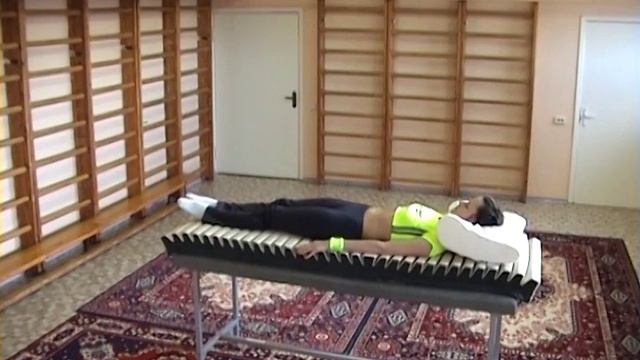 Гимнастика (лечебный уровень) при боли в спине на лечебном покрытии