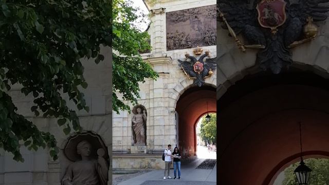 Петровские ворота .Петропавловской крепости.