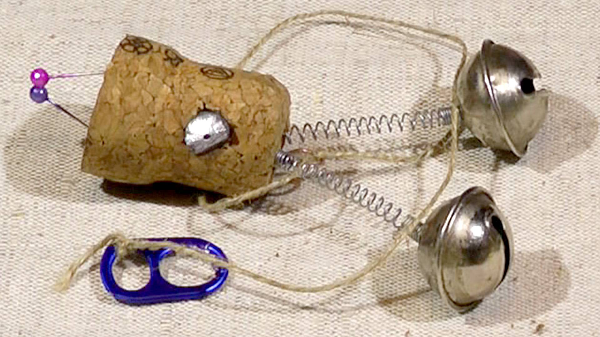 Сигнализатор поклёвки для донки из подручных материалов.