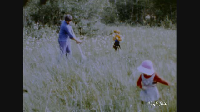 Совхоз Ишимский Вика и Оля на сенокосе