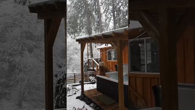 Летом все еще идет снег