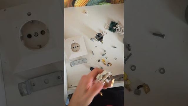 розетка. вилка от удлинителя . включатель выключатель