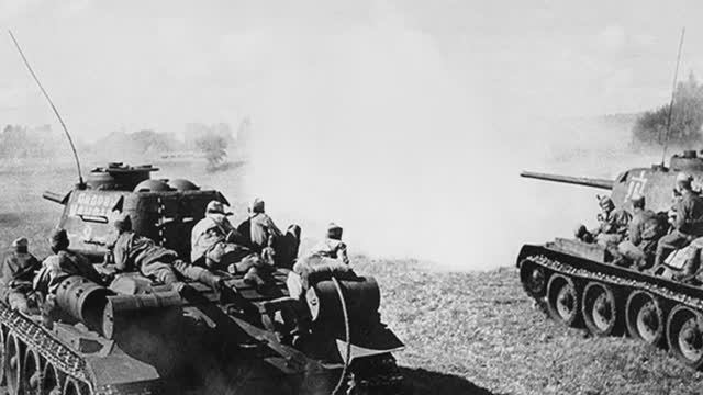 На поле танки грохотали