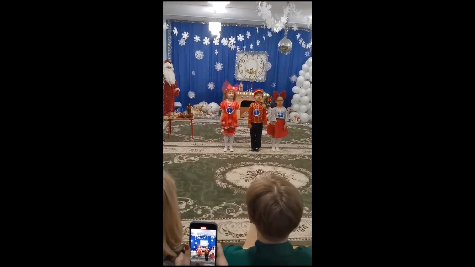 Акция «Новый Год к нам мчится». Вика Местяшева, Амир Иргизбаев, Дарина Искиндирова (Оренб. обл.)