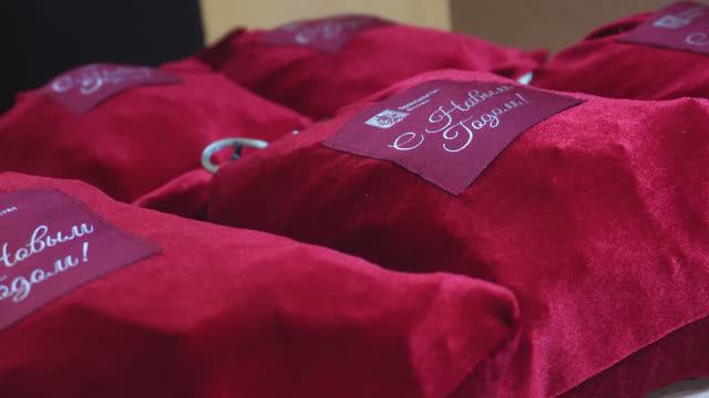 47 тонн новогодних сладостей для детей ДНР