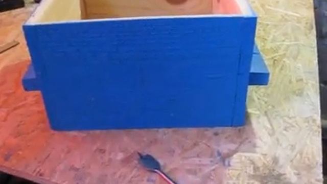 Нужен ли верхний леток в многокорпусном улье аббата Эмиля Варрэ и каковы должны быть его размеры