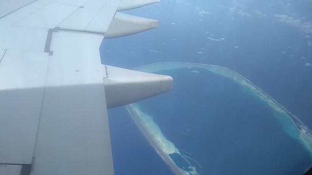 Хочу летать!Такая красота под крылом самолёта!Россыпь островов в изумрудно-лазуревом океане!