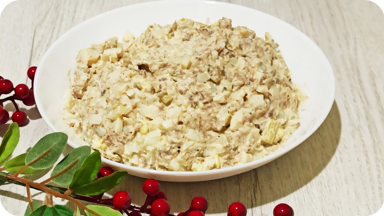 Простой Салат из рыбных консервов. Скумбрия или сельдь. Быстро, на скорую руку. НЕ Мимоза.